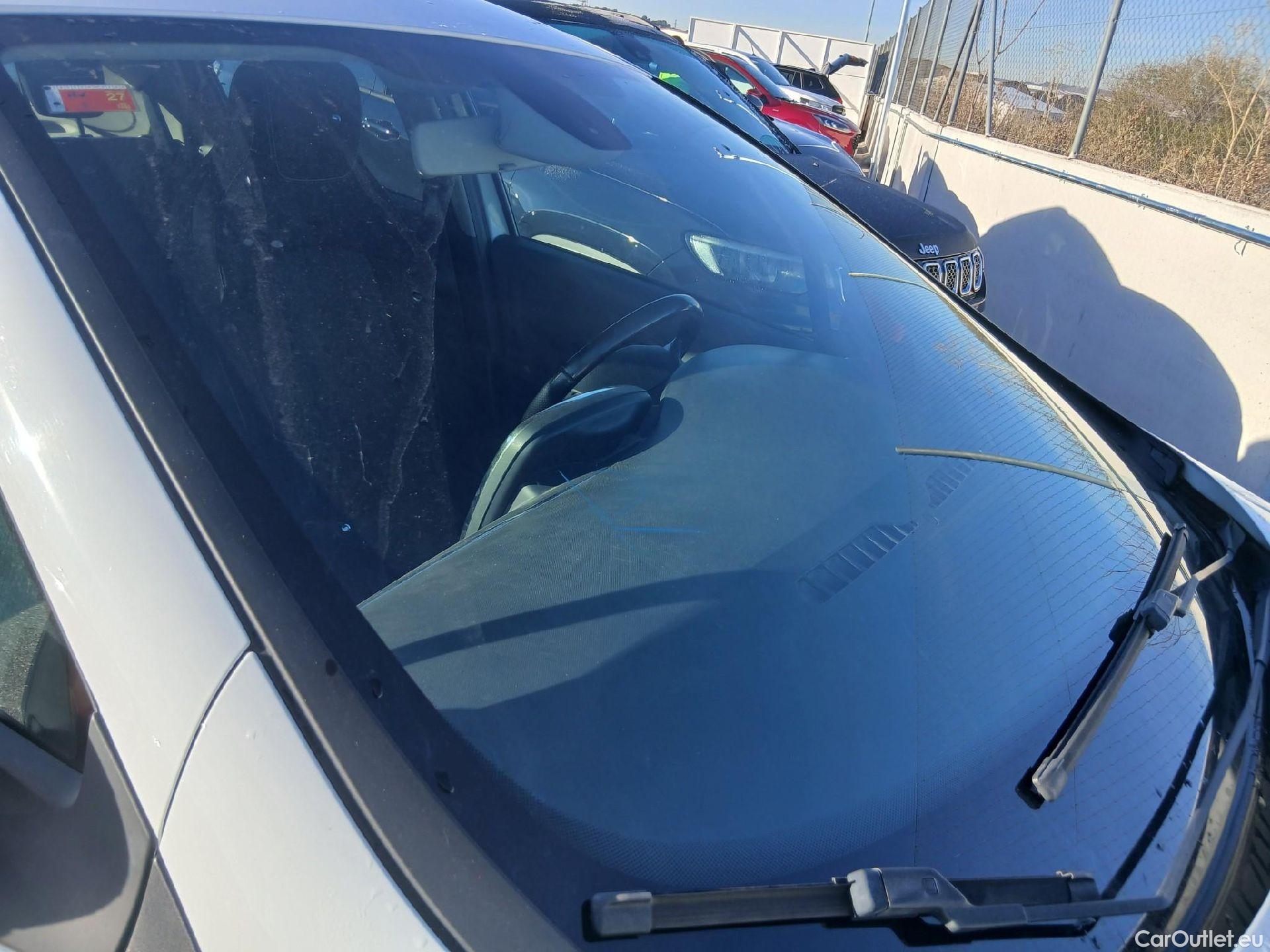  Renault  Zoe RENAULT  / 2013 / 5P / berlina con portón Limited 40 R110 -18 #23