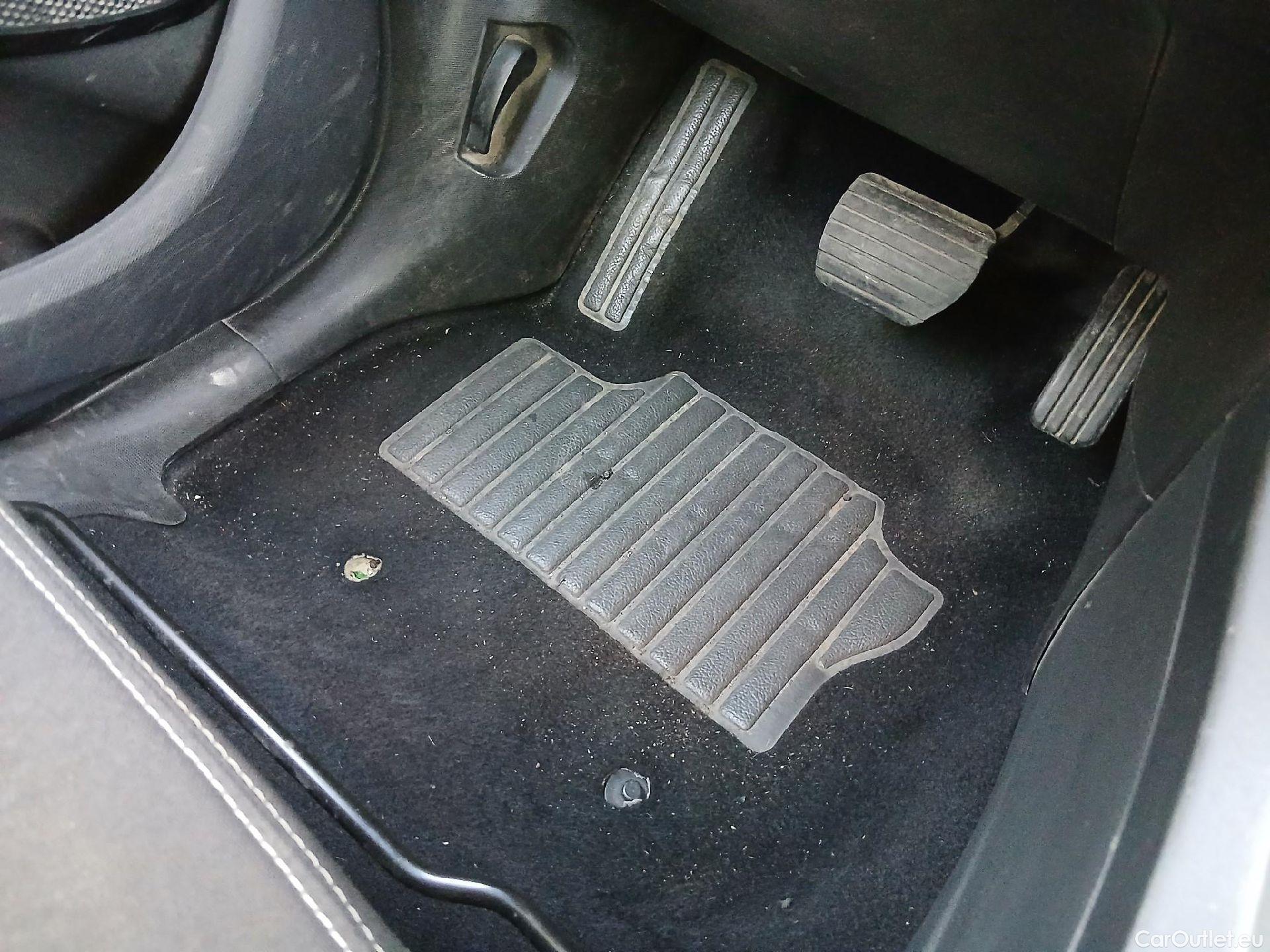  Renault  Zoe RENAULT  / 2013 / 5P / berlina con portón Limited 40 R110 -18 #38