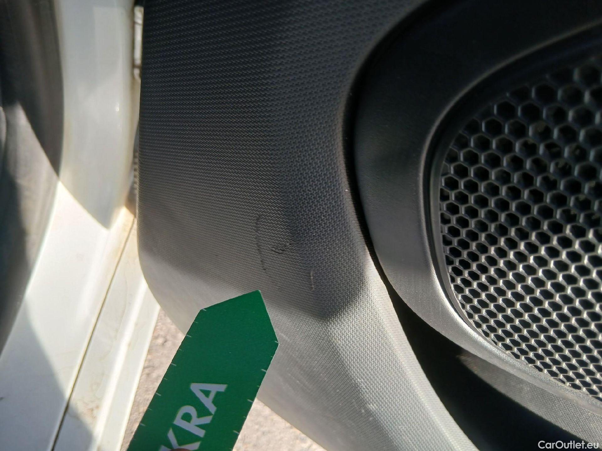  Renault  Zoe RENAULT  / 2013 / 5P / berlina con portón Limited 40 R110 -18 #18