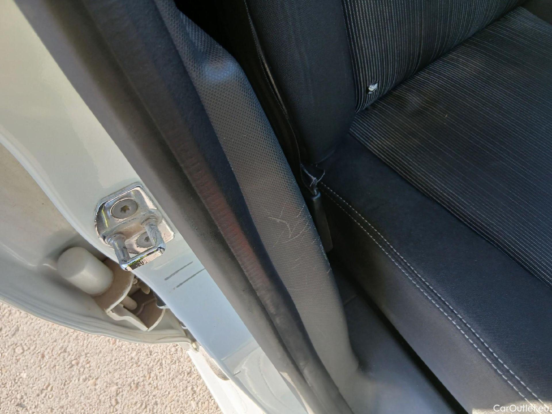  Renault  Zoe RENAULT  / 2013 / 5P / berlina con portón Limited 40 R110 -18 #19