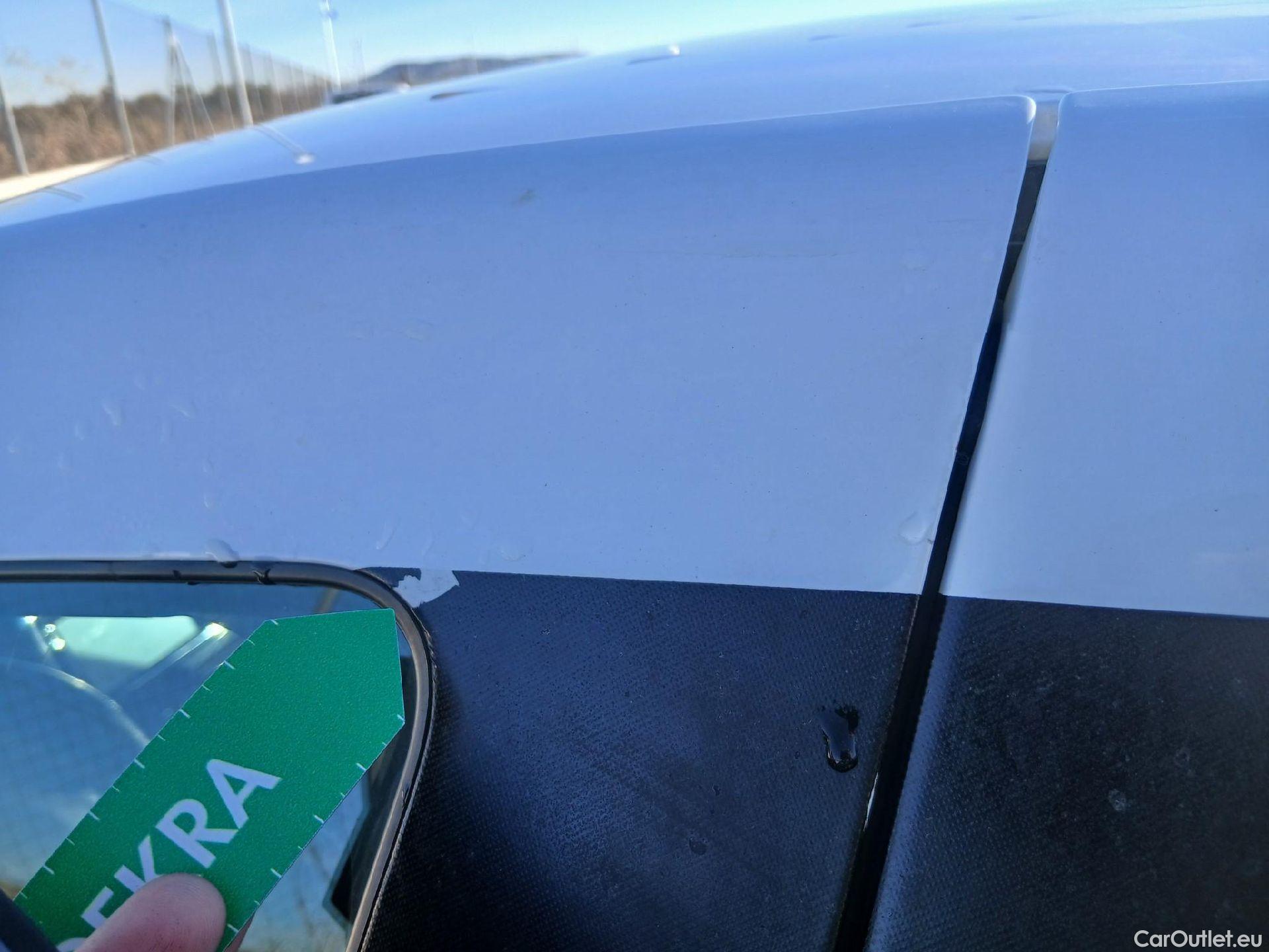  Renault  Zoe RENAULT  / 2013 / 5P / berlina con portón Limited 40 R110 -18 #25