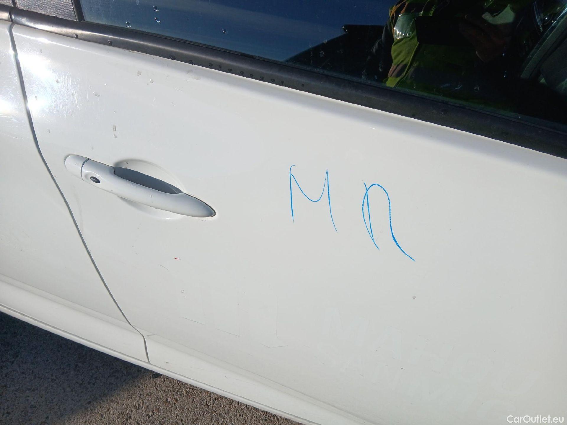  Renault  Zoe RENAULT  / 2013 / 5P / berlina con portón Limited 40 R110 -18 #36