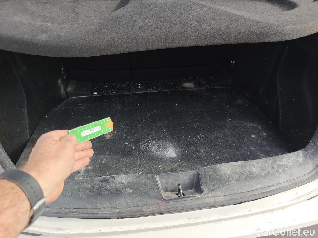  Toyota  C-HR TOYOTA  / 2019 / 5P / todoterreno 1.8 125H Active #3