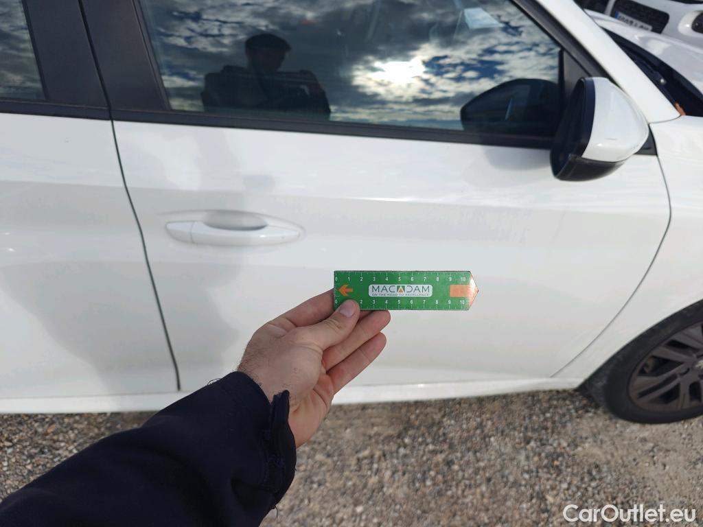  Peugeot  208 PEUGEOT  / 2019 / 5P / berlina con portón BlueHDi 73kW (100CV) Active Pack (AC) #41