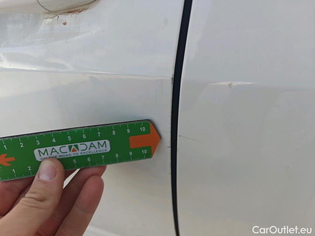  Peugeot  208 PEUGEOT  / 2019 / 5P / berlina con portón BlueHDi 73kW (100CV) Active Pack (AC) #14