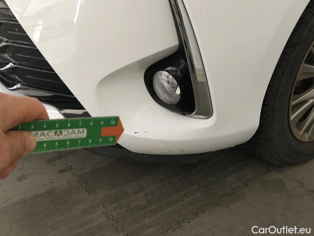  Toyota  Yaris TOYOTA  / 2017 / 5P / berlina con portón 1.5 100H Active #12