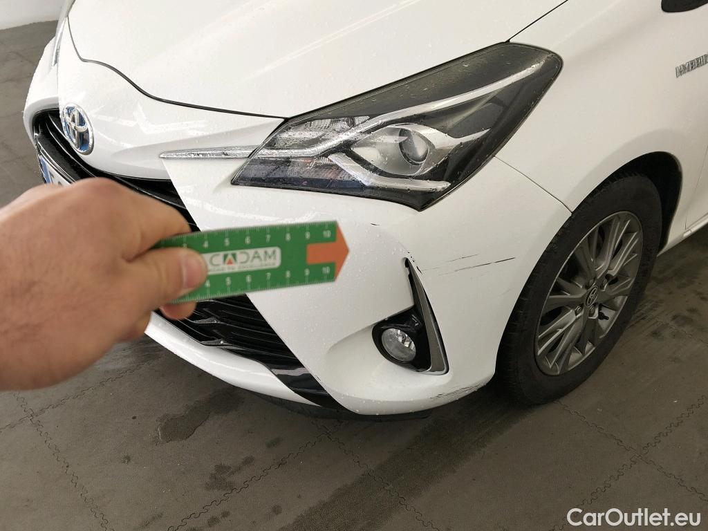  Toyota  Yaris TOYOTA  / 2017 / 5P / berlina con portón 1.5 100H Active #16