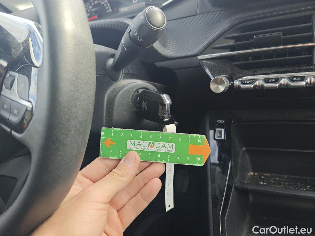  Peugeot  208 PEUGEOT  / 2019 / 5P / berlina con portón BlueHDi 73kW (100CV) Active Pack (AC) #1