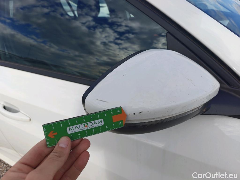  Peugeot  208 PEUGEOT  / 2019 / 5P / berlina con portón BlueHDi 73kW (100CV) Active Pack (AC) #36