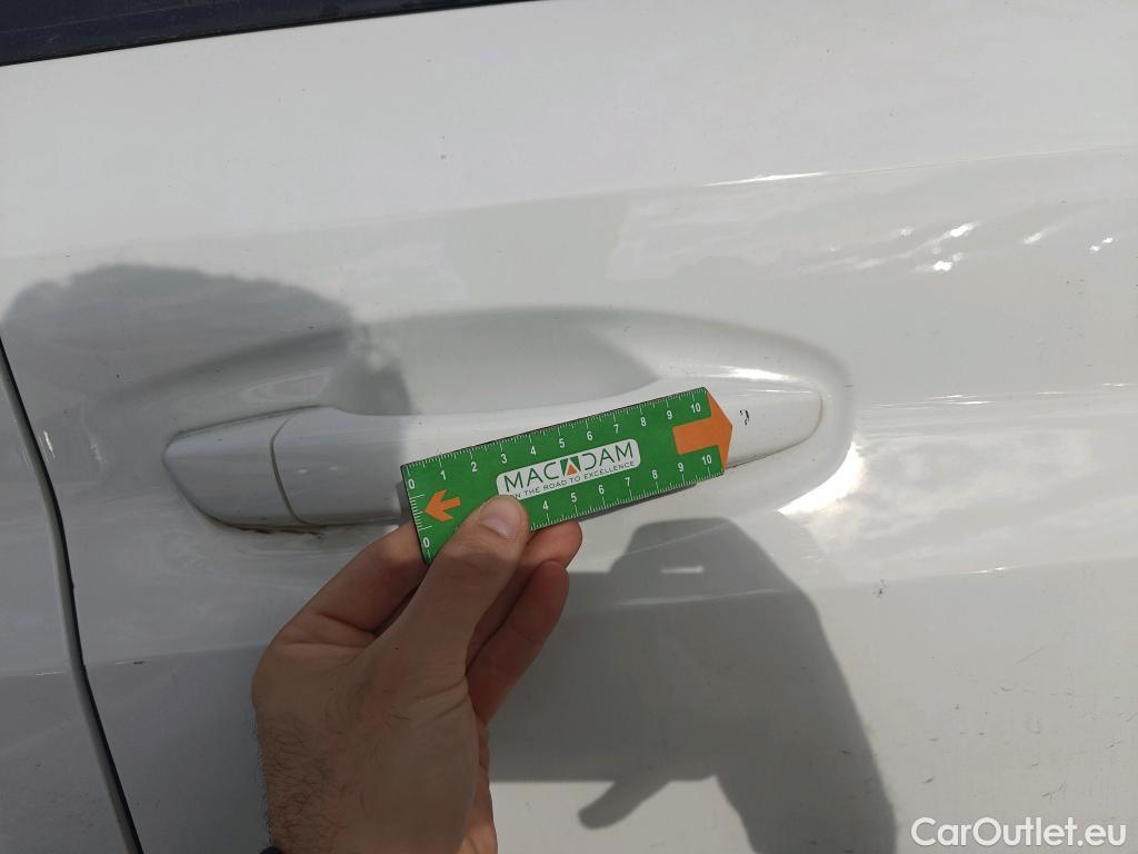  Peugeot  208 PEUGEOT  / 2019 / 5P / berlina con portón BlueHDi 73kW (100CV) Active Pack (AC) #44