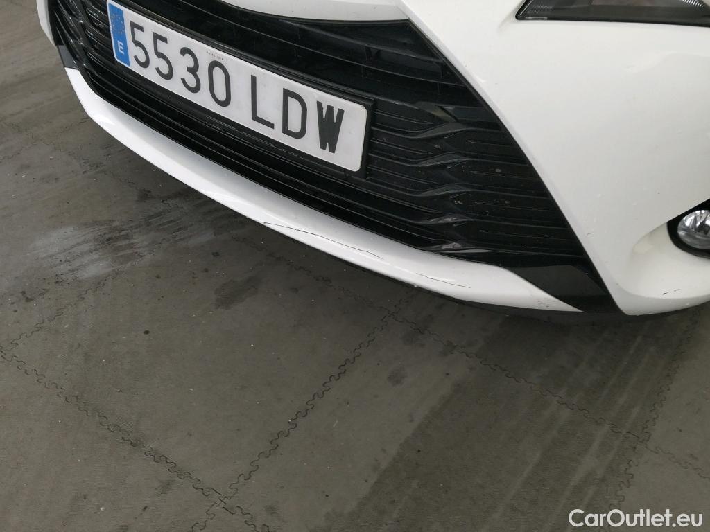  Toyota  Yaris TOYOTA  / 2017 / 5P / berlina con portón 1.5 100H Active #9
