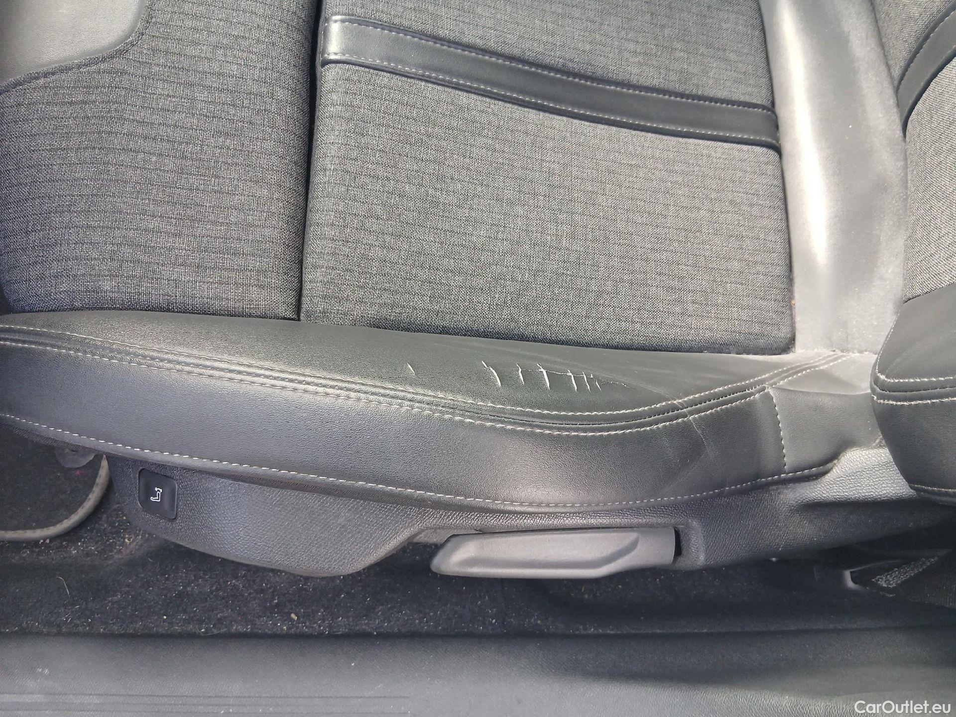  Peugeot  508 PEUGEOT  / 2018 / 5P / berlina con portón 5P Allure BlueHDi 120kW (160) S&S EAT8 #4