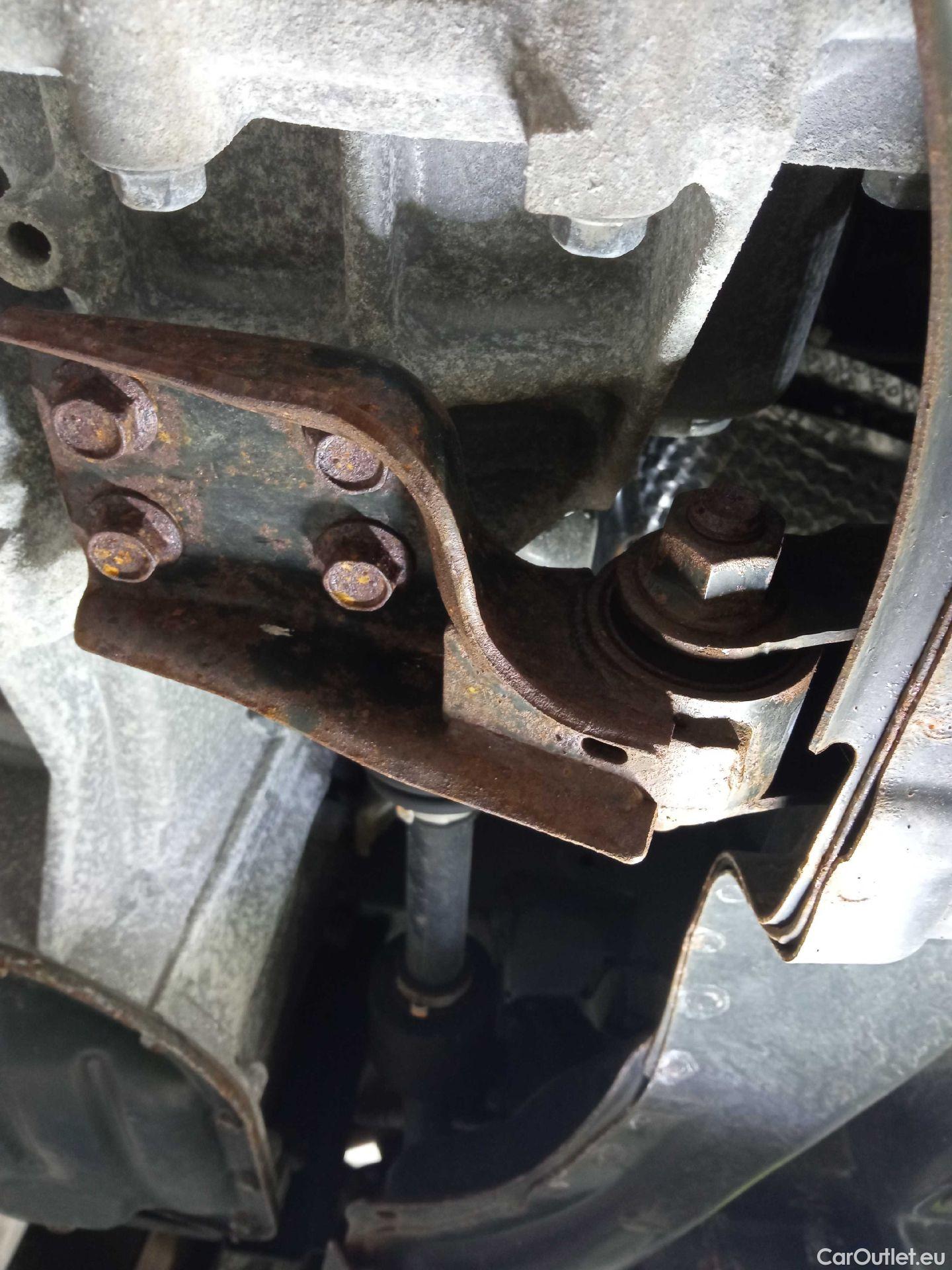  Toyota  Yaris TOYOTA  / 2017 / 5P / berlina con portón 1.5 100H Active #18