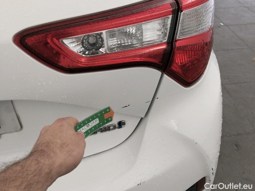  Toyota  Yaris TOYOTA  / 2017 / 5P / berlina con portón 1.5 100H Active #28