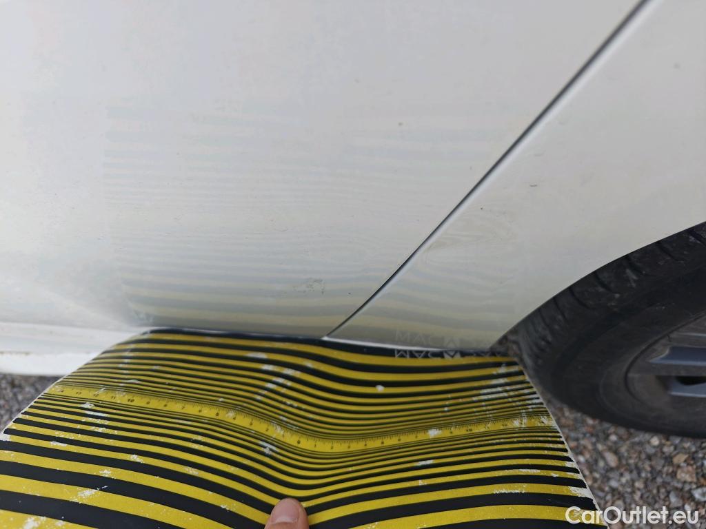  Peugeot  208 PEUGEOT  / 2019 / 5P / berlina con portón BlueHDi 73kW (100CV) Active Pack (AC) #9