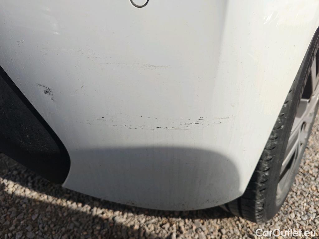  Peugeot  208 PEUGEOT  / 2019 / 5P / berlina con portón BlueHDi 73kW (100CV) Active Pack (AC) #31