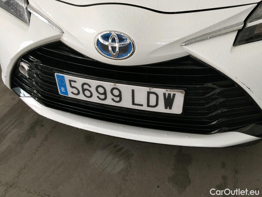  Toyota  Yaris TOYOTA  / 2017 / 5P / berlina con portón 1.5 100H Active #23
