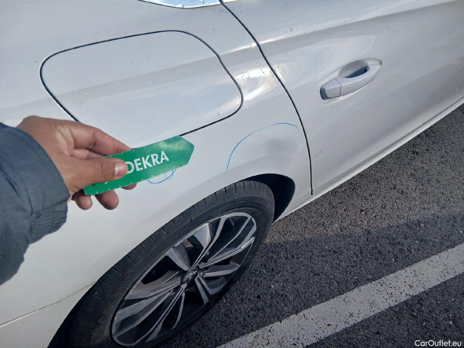  Peugeot  508 PEUGEOT  / 2018 / 5P / berlina con portón 5P Allure BlueHDi 120kW (160) S&S EAT8 #26