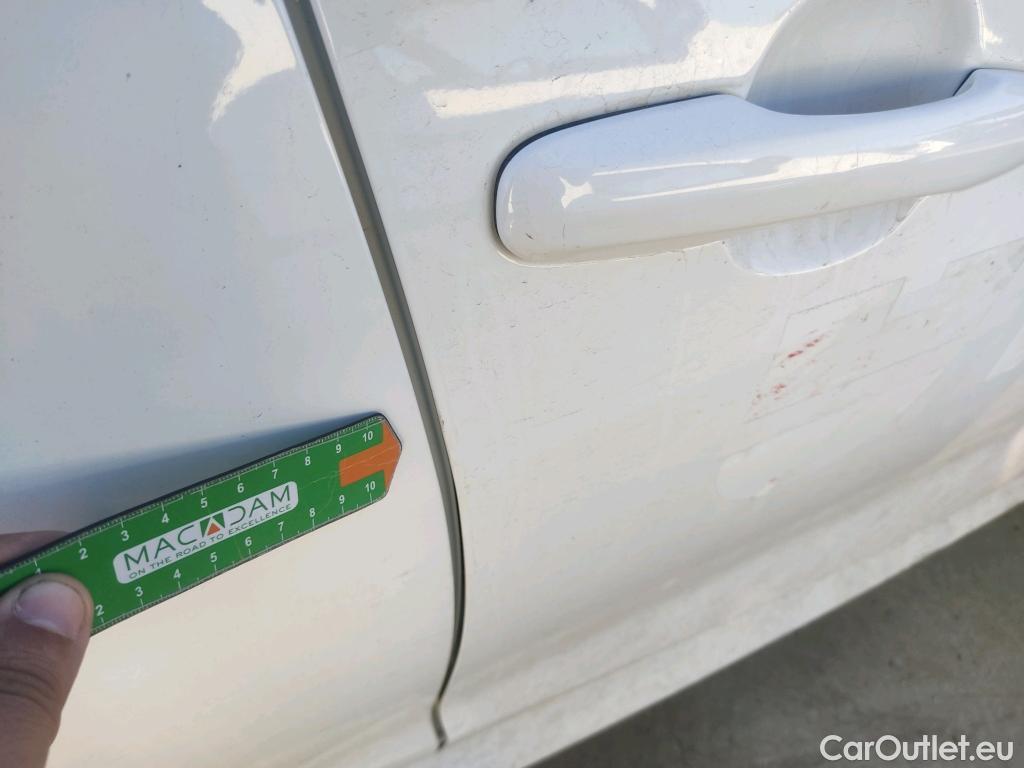  Toyota  Yaris TOYOTA  / 2020 / 5P / berlina con portón 1.5 120H Business Plus #23