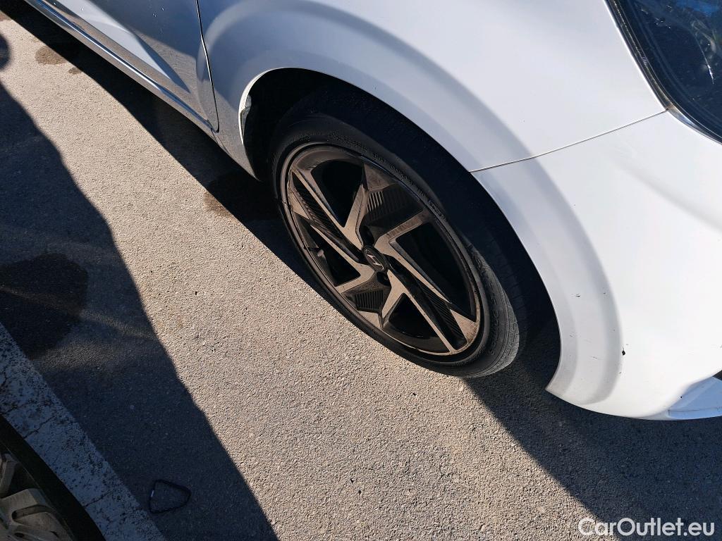  Hyundai  i10 HYUNDAI  / 2020 / 5P / berlina con portón 1.0 Tecno #13