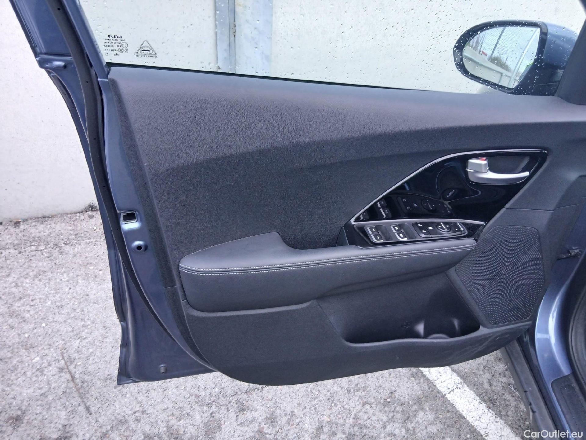  KIA  Niro KIA  / 2019 / 5P / crossover 1.6 GDi PHEV 104kW (141CV) Drive #3