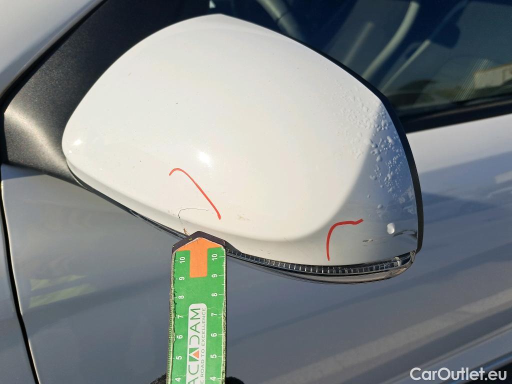  Hyundai  i10 HYUNDAI  / 2020 / 5P / berlina con portón 1.0 Tecno #22