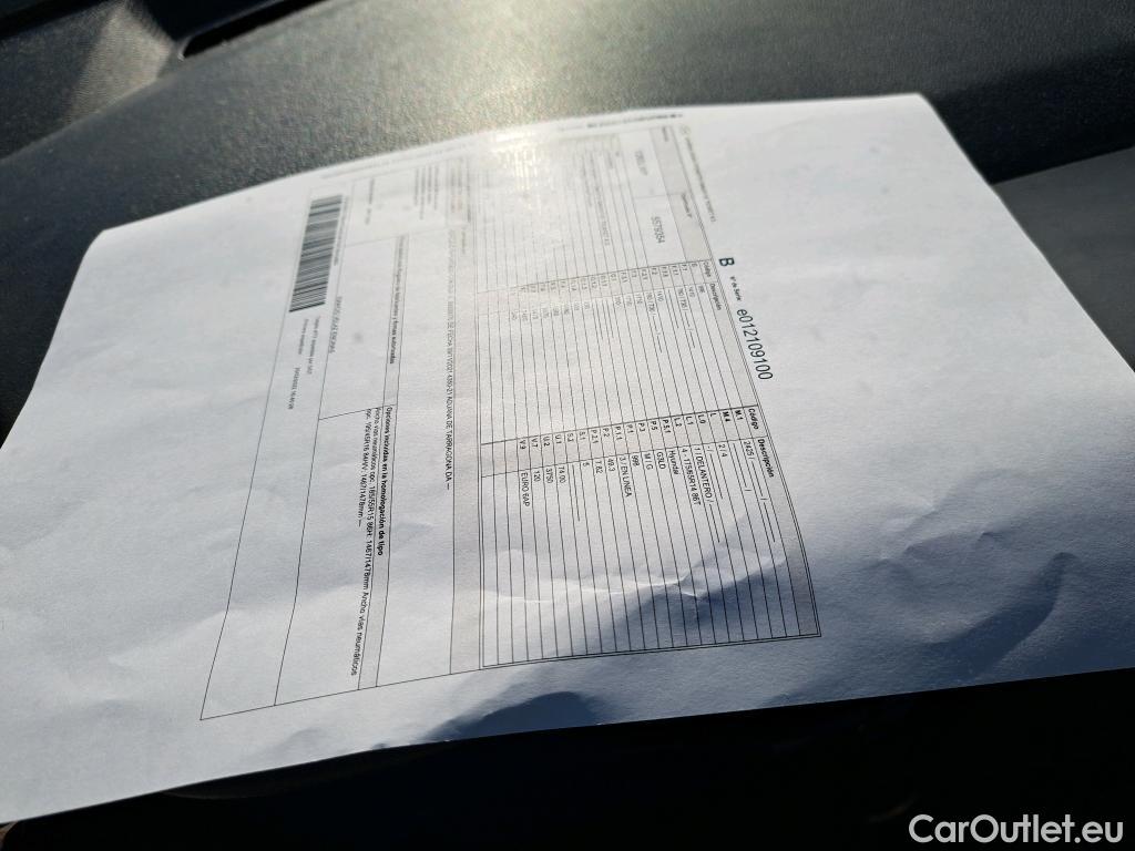  Hyundai  i10 HYUNDAI  / 2020 / 5P / berlina con portón 1.0 Tecno #18