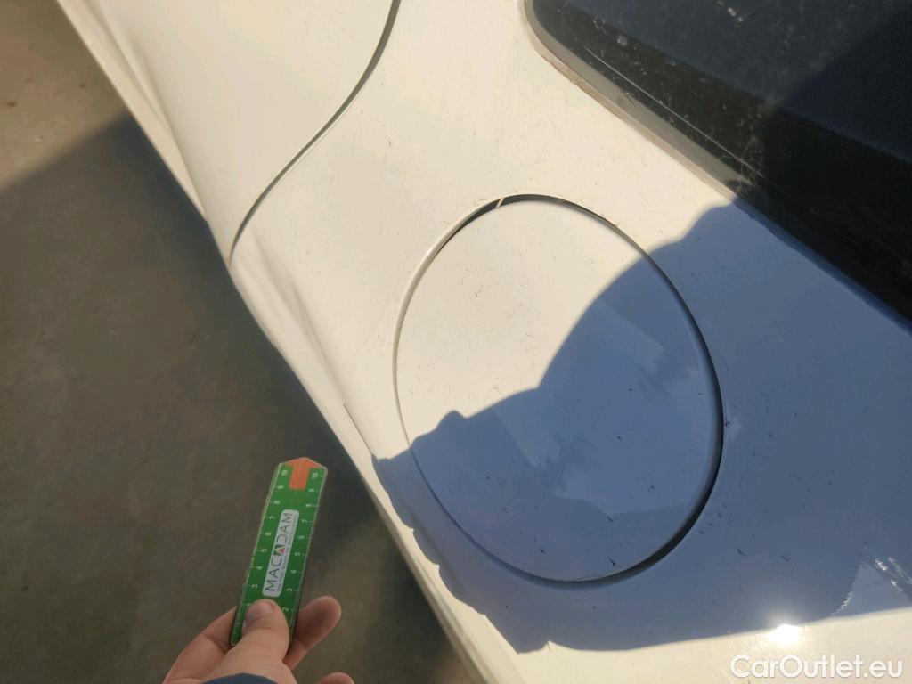  Toyota  Yaris TOYOTA  / 2020 / 5P / berlina con portón 1.5 120H Business Plus #2