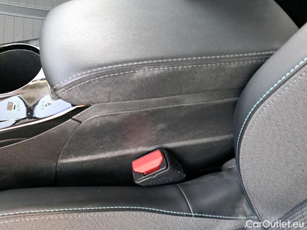  Peugeot  2008 PEUGEOT  / 2019 / 5P / todoterreno Allure Pack BlueHDI 81kW (110CV) #17