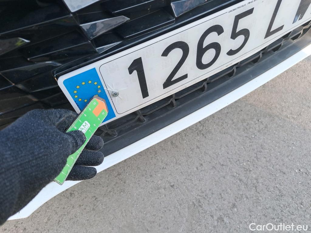  Hyundai  i10 HYUNDAI  / 2020 / 5P / berlina con portón 1.0 Tecno #30