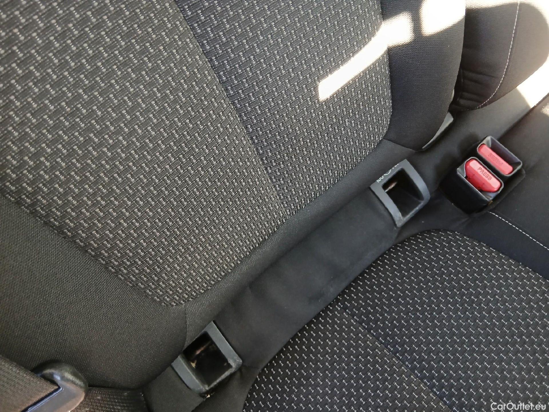  Renault  Kadjar RENAULT  / 2019 / 5P / crossover Intens Blue dCi 85kW (115CV) #33