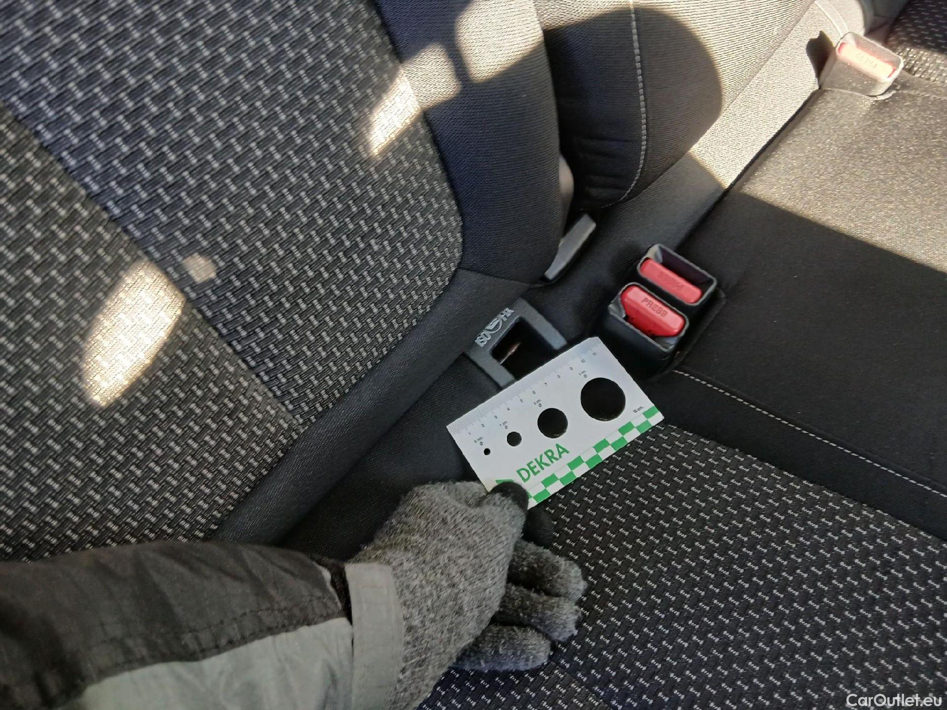  Renault  Kadjar RENAULT  / 2019 / 5P / crossover Intens Blue dCi 85kW (115CV) #35