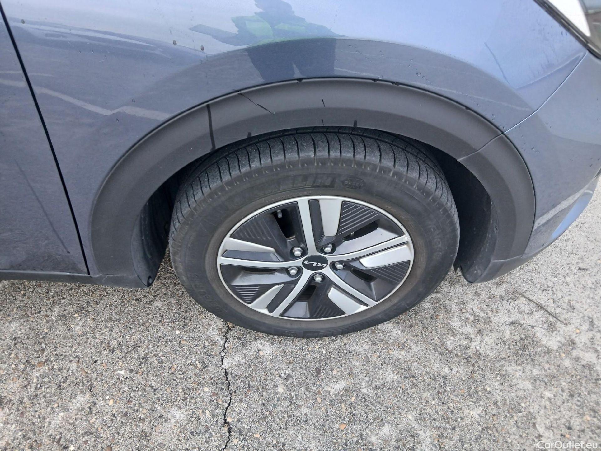  KIA  Niro KIA  / 2019 / 5P / crossover 1.6 GDi PHEV 104kW (141CV) Drive #10