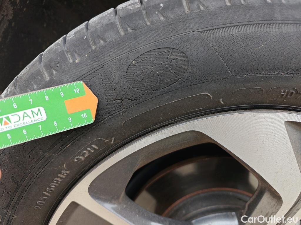  KIA  XCeed KIA  / 2019 / 5P / todoterreno 1.0 T-GDi Drive 88kW (120CV) #9