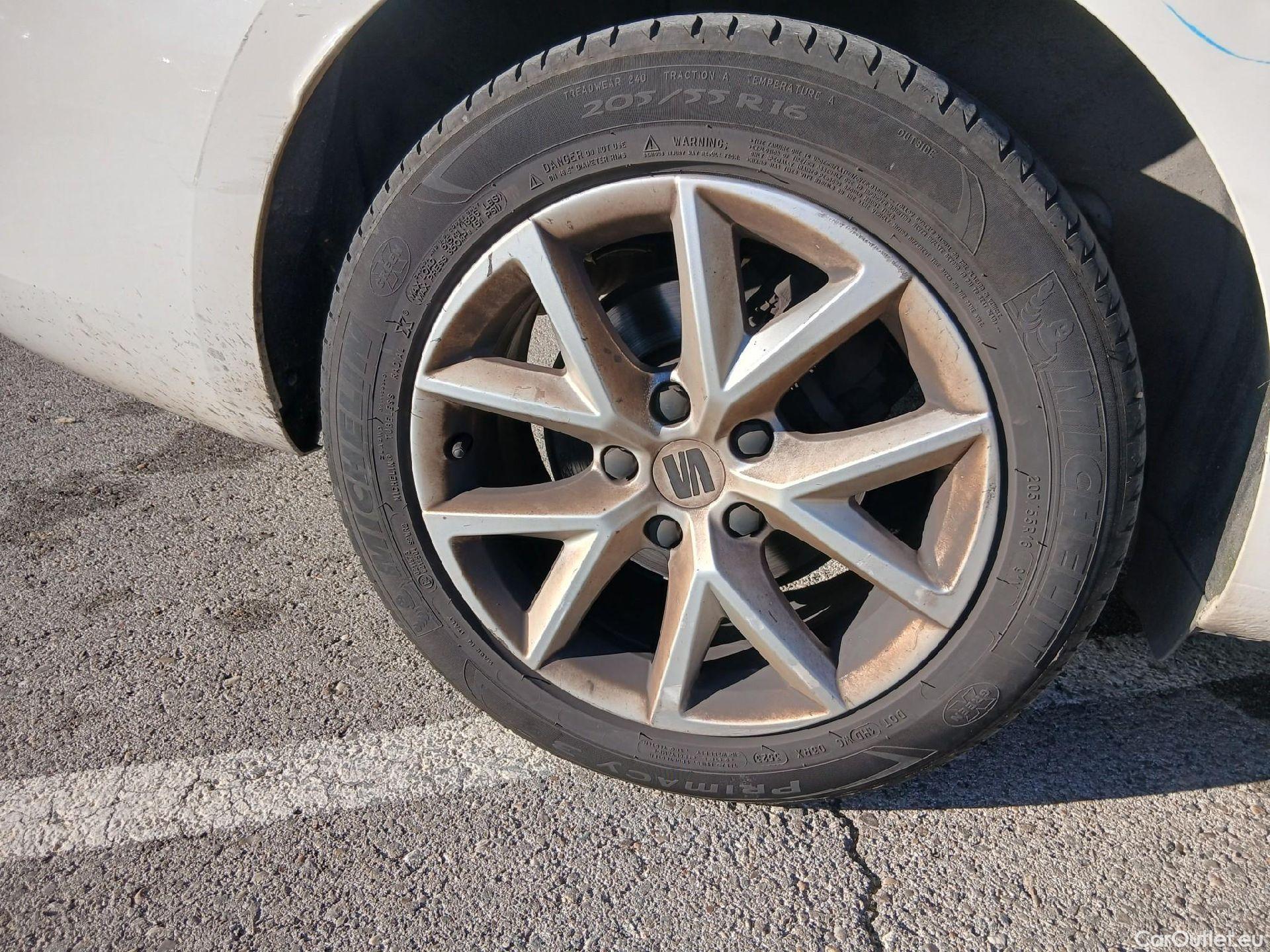  Seat  Leon SEAT Nuevo León / 2020 / 5P / familiar SP 1.5 TSI 96kW S&S Style Go(SP) #44