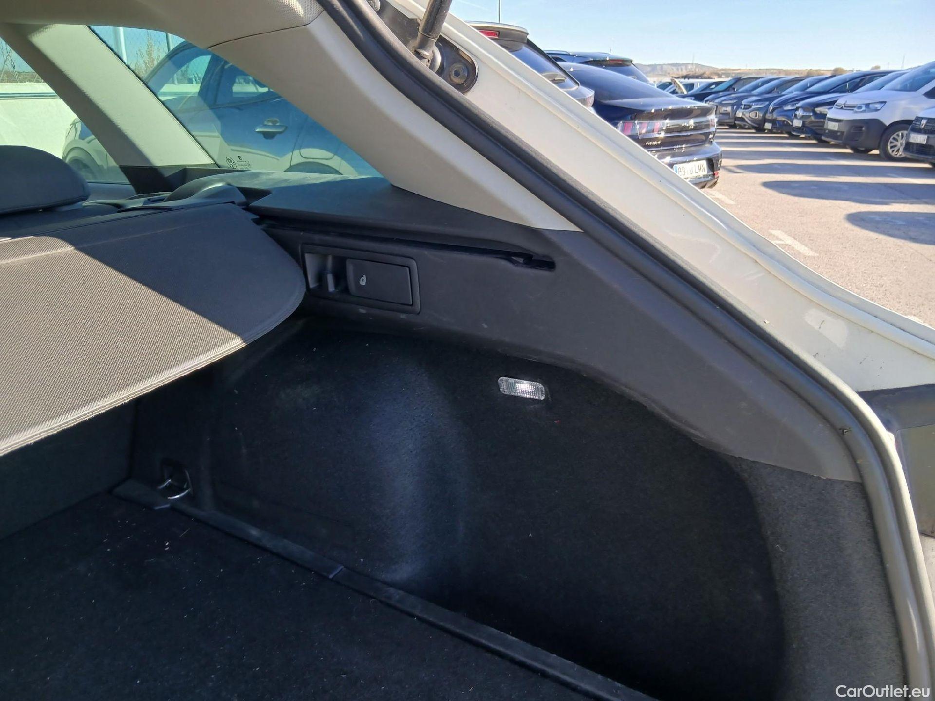  Seat  Leon SEAT Nuevo León / 2020 / 5P / familiar SP 1.5 TSI 96kW S&S Style Go(SP) #39