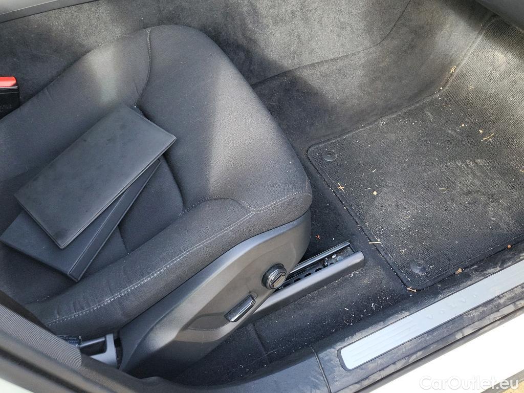  Volvo  XC60 VOLVO  / 2017 / 5P / todoterreno 2.0 B4 D AWD Momentum Pro Auto #9