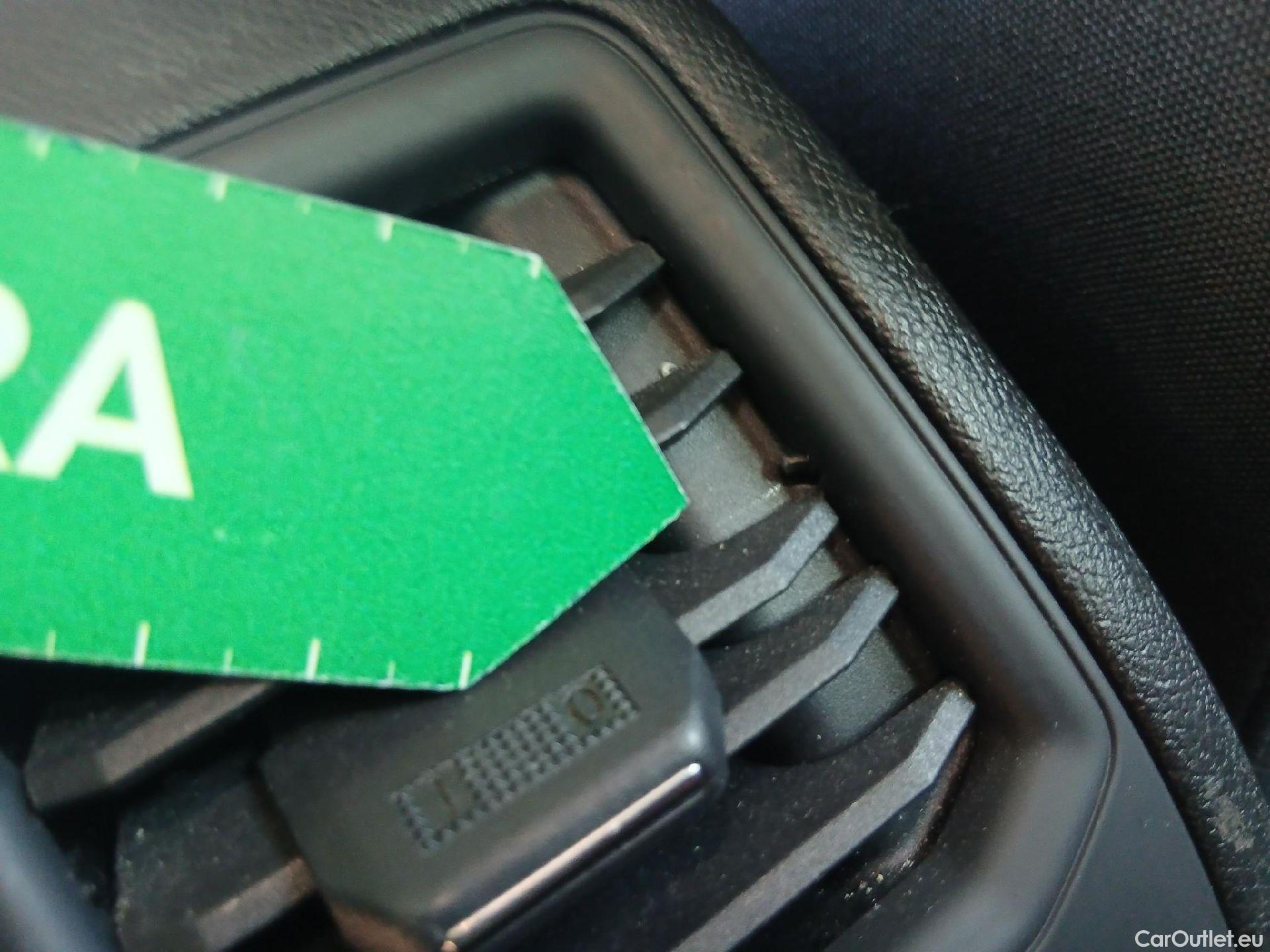  Seat  Leon SEAT Nuevo León / 2020 / 5P / familiar SP 1.5 TSI 96kW S&S Style Go(SP) #25