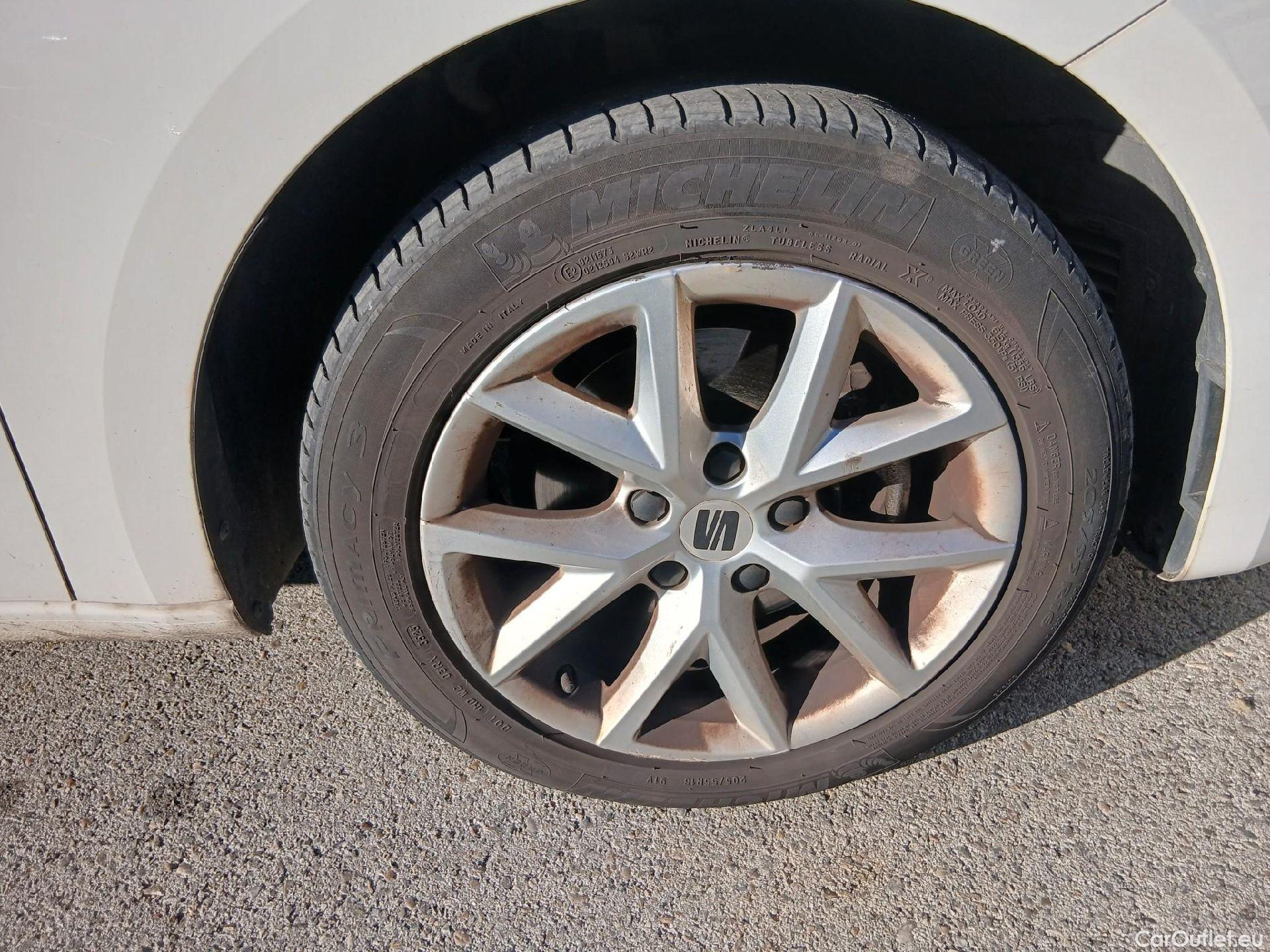  Seat  Leon SEAT Nuevo León / 2020 / 5P / familiar SP 1.5 TSI 96kW S&S Style Go(SP) #52