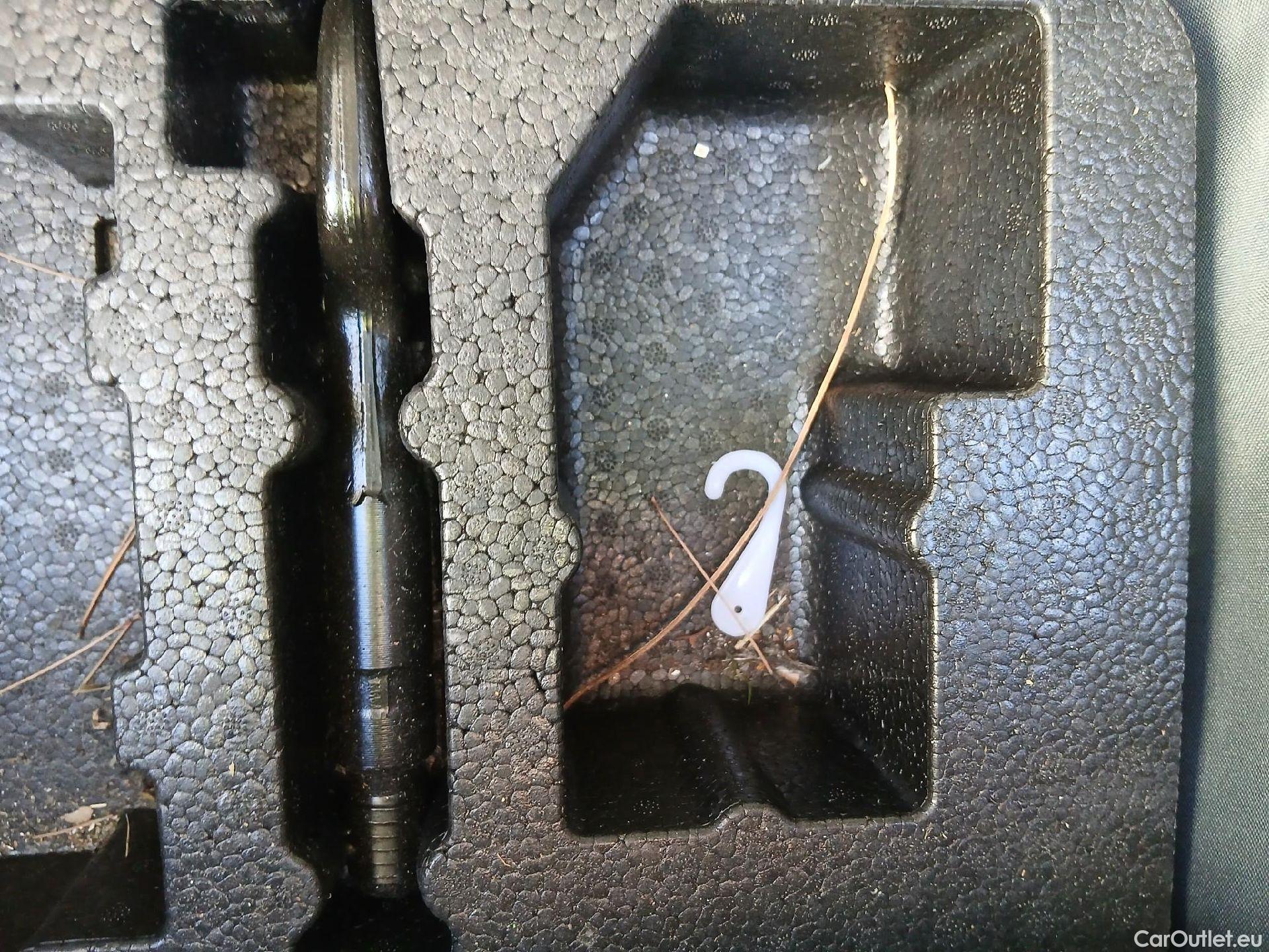  Seat  Leon SEAT Nuevo León / 2020 / 5P / familiar SP 1.5 TSI 96kW S&S Style Go(SP) #2