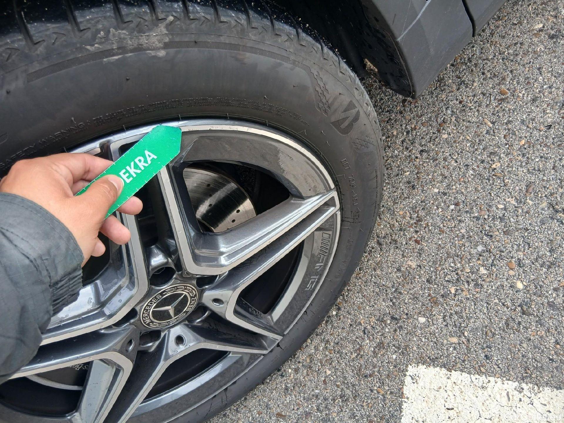  Mercedes  GLA MERCEDES-BENZ  / 2020 / 5P / todoterreno  200 D #11