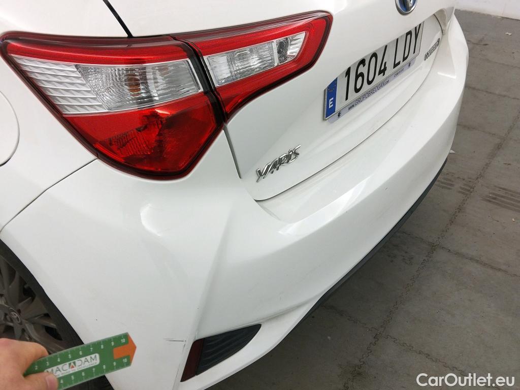  Toyota  Yaris TOYOTA  / 2017 / 5P / berlina con portón 1.5 100H Active #12