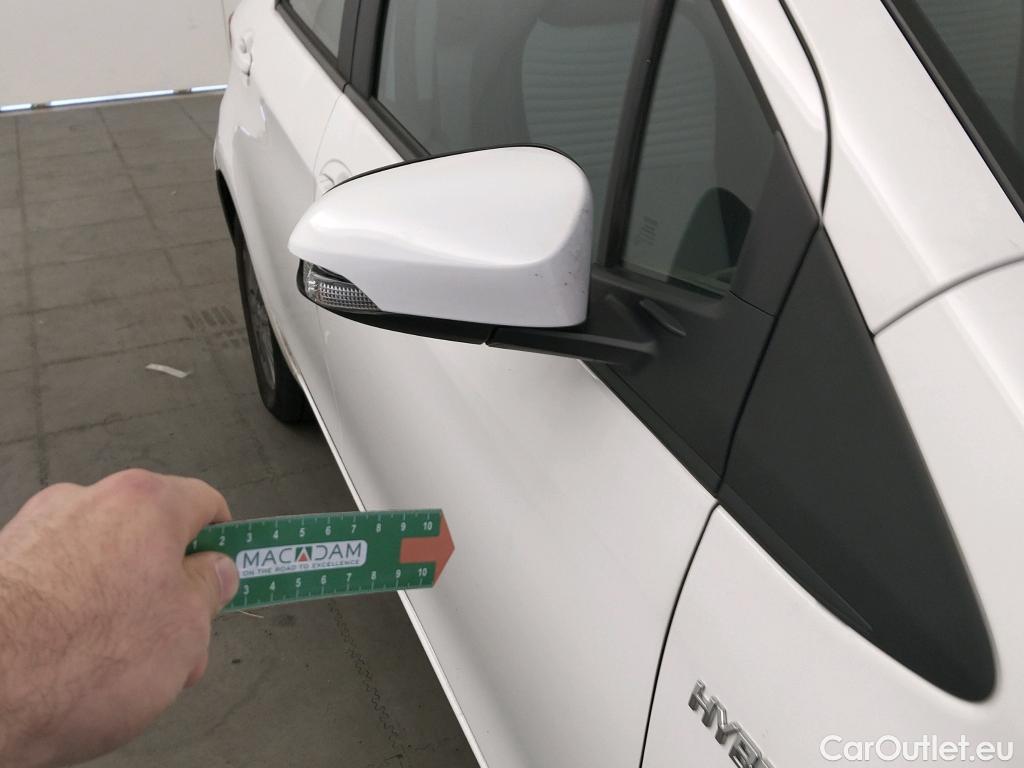  Toyota  Yaris TOYOTA  / 2017 / 5P / berlina con portón 1.5 100H Active #8