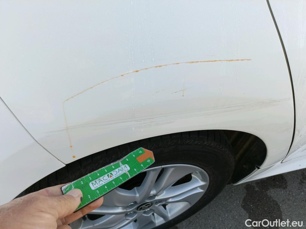  Toyota  Yaris TOYOTA  / 2020 / 5P / berlina con portón 1.5 120H Business Plus #2