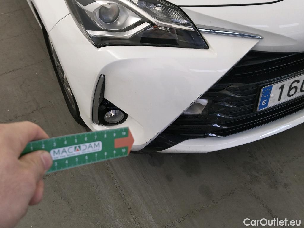  Toyota  Yaris TOYOTA  / 2017 / 5P / berlina con portón 1.5 100H Active #10