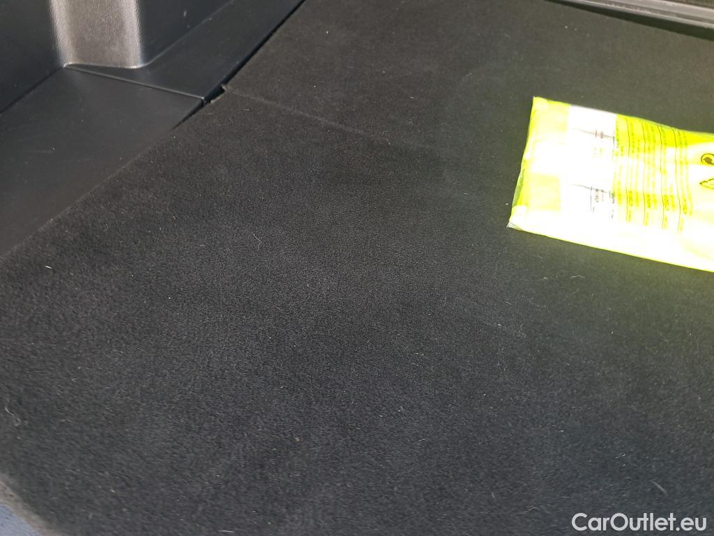  Toyota  RAV4 TOYOTA  / 2018 / 5P / todoterreno 2.5l 220H Advance #16