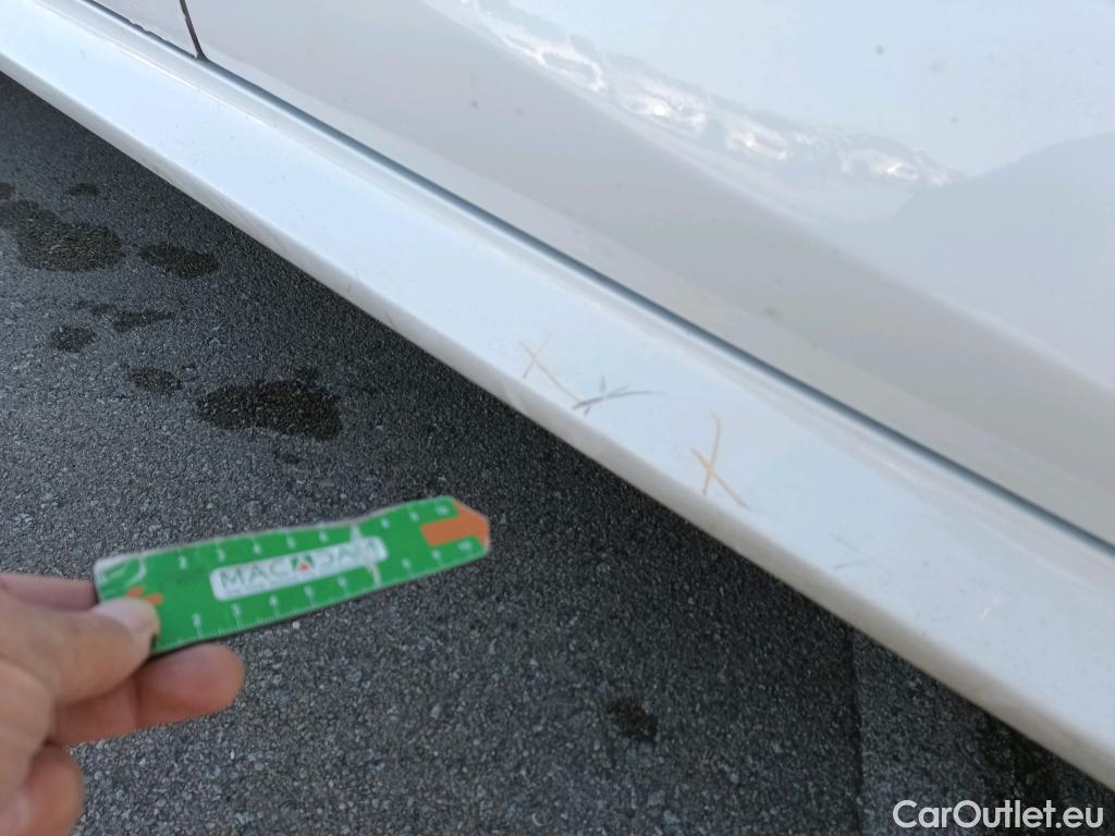  Toyota  Yaris TOYOTA  / 2020 / 5P / berlina con portón 1.5 120H Business Plus #14