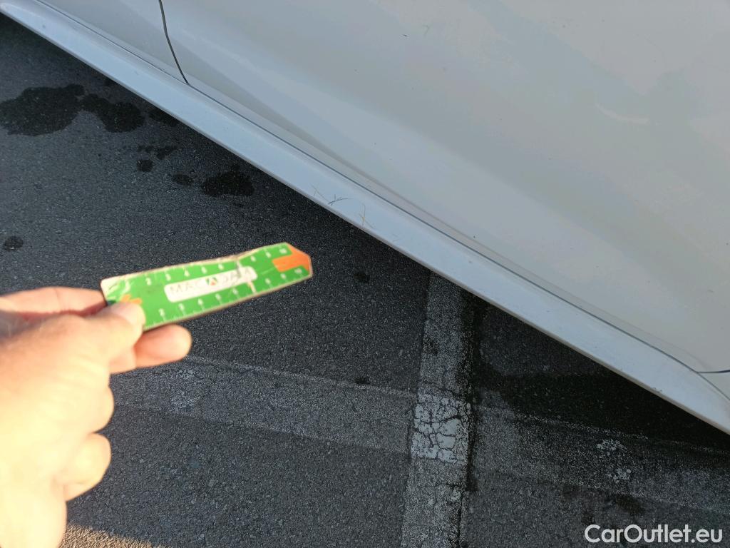  Toyota  Yaris TOYOTA  / 2020 / 5P / berlina con portón 1.5 120H Business Plus #13