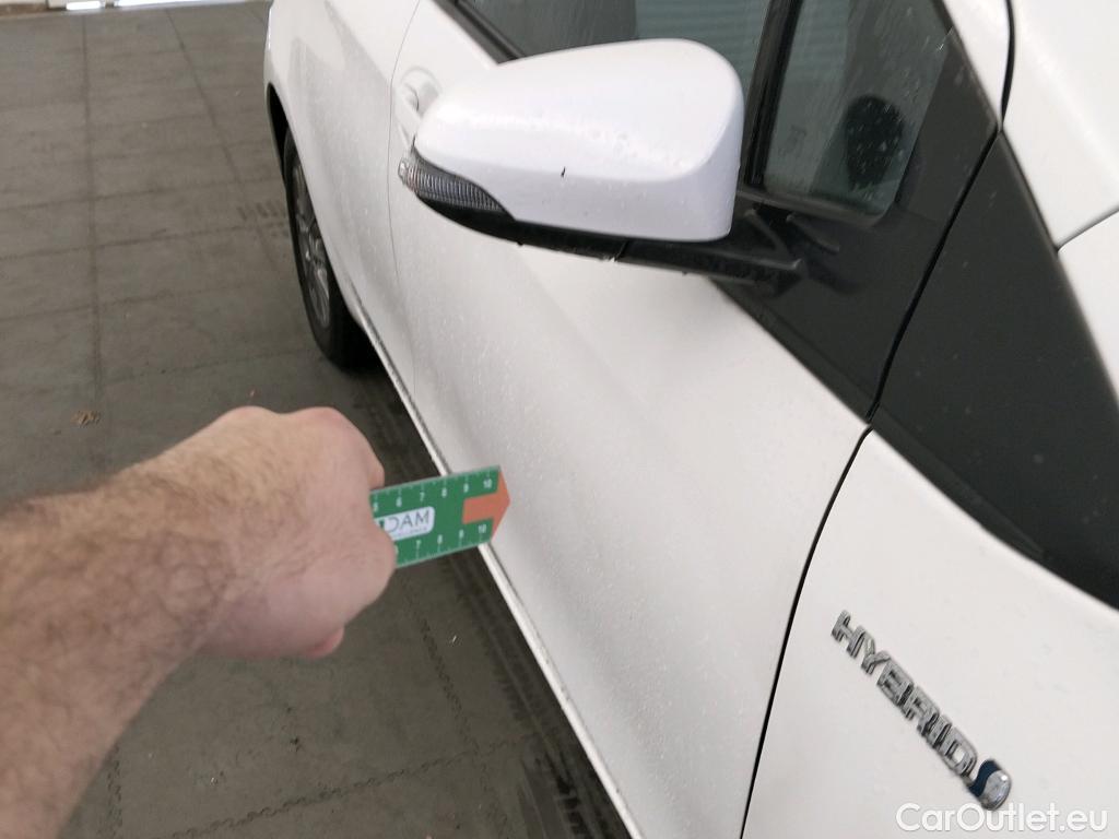  Toyota  Yaris TOYOTA  / 2017 / 5P / berlina con portón 1.5 100H Active #6