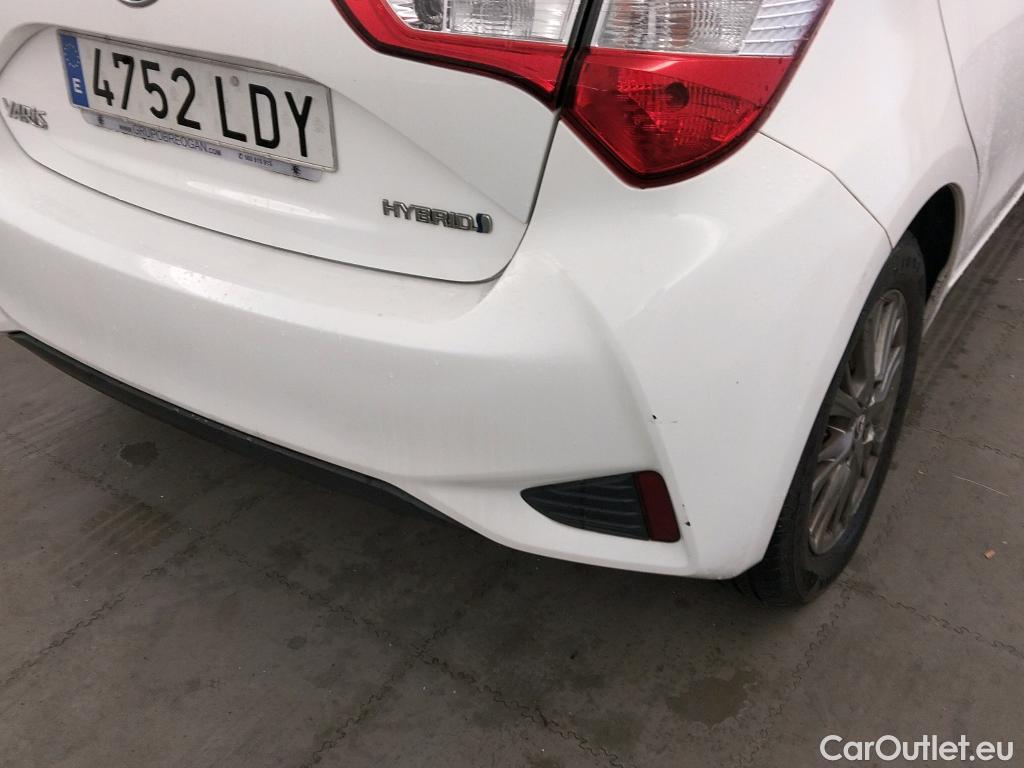  Toyota  Yaris TOYOTA  / 2017 / 5P / berlina con portón 1.5 100H Active #11